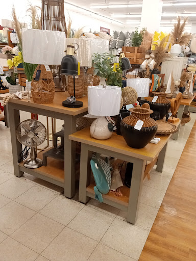 Department Store «T.J. Maxx», reviews and photos, 7555 W Hillsborough Ave, Tampa, FL 33615, USA