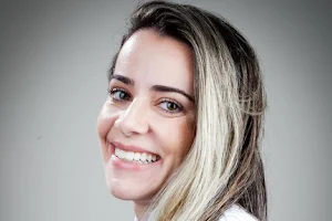 Dra Ludmyla Torres - Odontologia e Implantodontia image