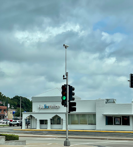 FedEx Office Print & Ship Center, 5437 Johnson Dr, Mission, KS 66205, USA, 