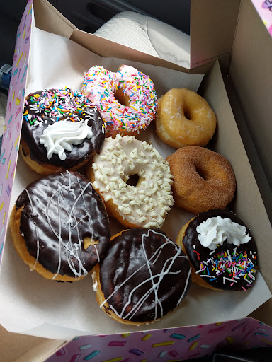 Debrodniks Donuts: Ancaster
