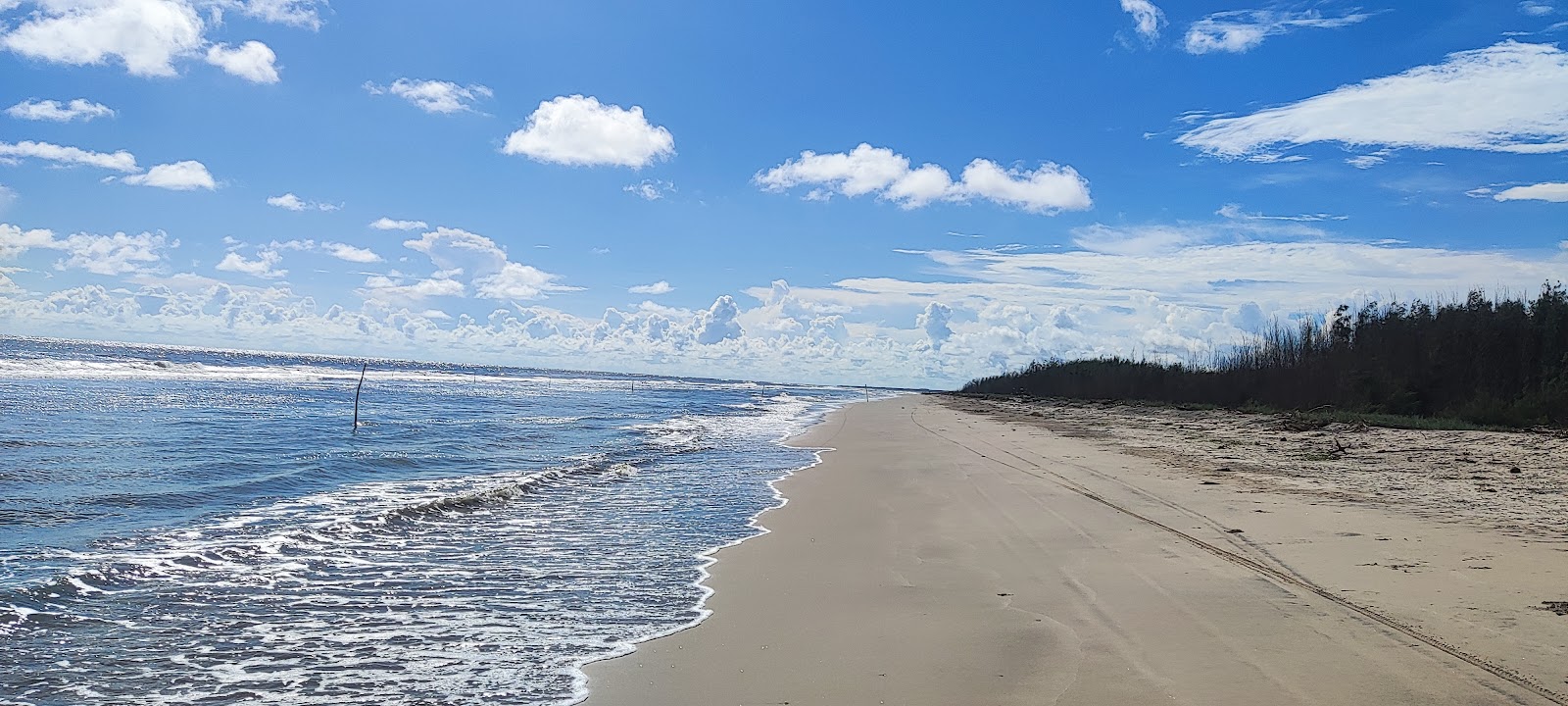 Fotografija Gollapalem Beach z svetel pesek površino