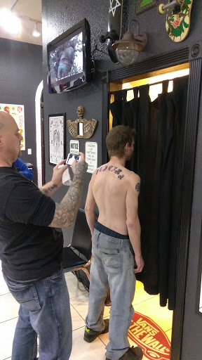 Tattoo Shop «PermaGrafix Tattoo», reviews and photos, 2217 Santiam Hwy SE, Albany, OR 97322, USA