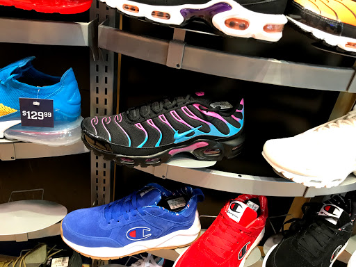 Computer Store «Microsoft Store - Cherry Creek Mall», reviews and photos, 3000 E 1st Ave, Denver, CO 80206, USA