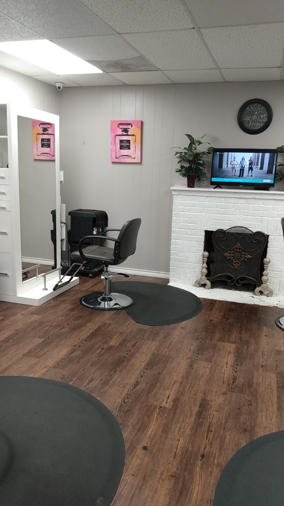 Bella's Hair Salon 77642