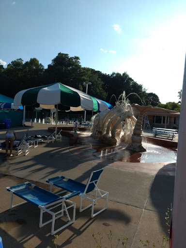 Park «Highland Park Aquatic Center», reviews and photos, 1840 Edgcumbe Rd, St Paul, MN 55116, USA