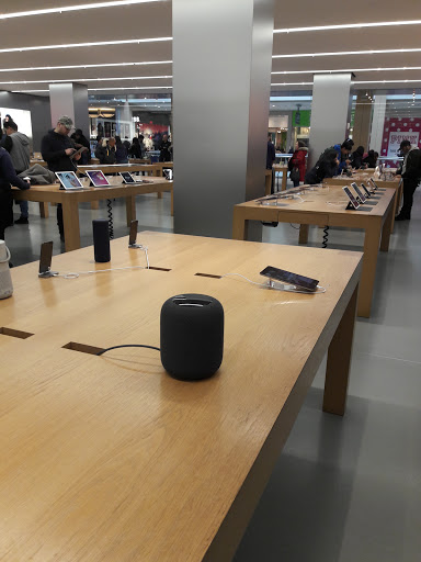 Computer Store «Apple Queens Center», reviews and photos, 90-15 Queens Blvd, Elmhurst, NY 11373, USA