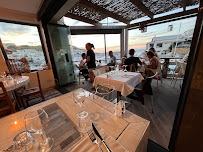 Atmosphère du Restaurant méditerranéen La Marine Des Goudes à Marseille - n°7