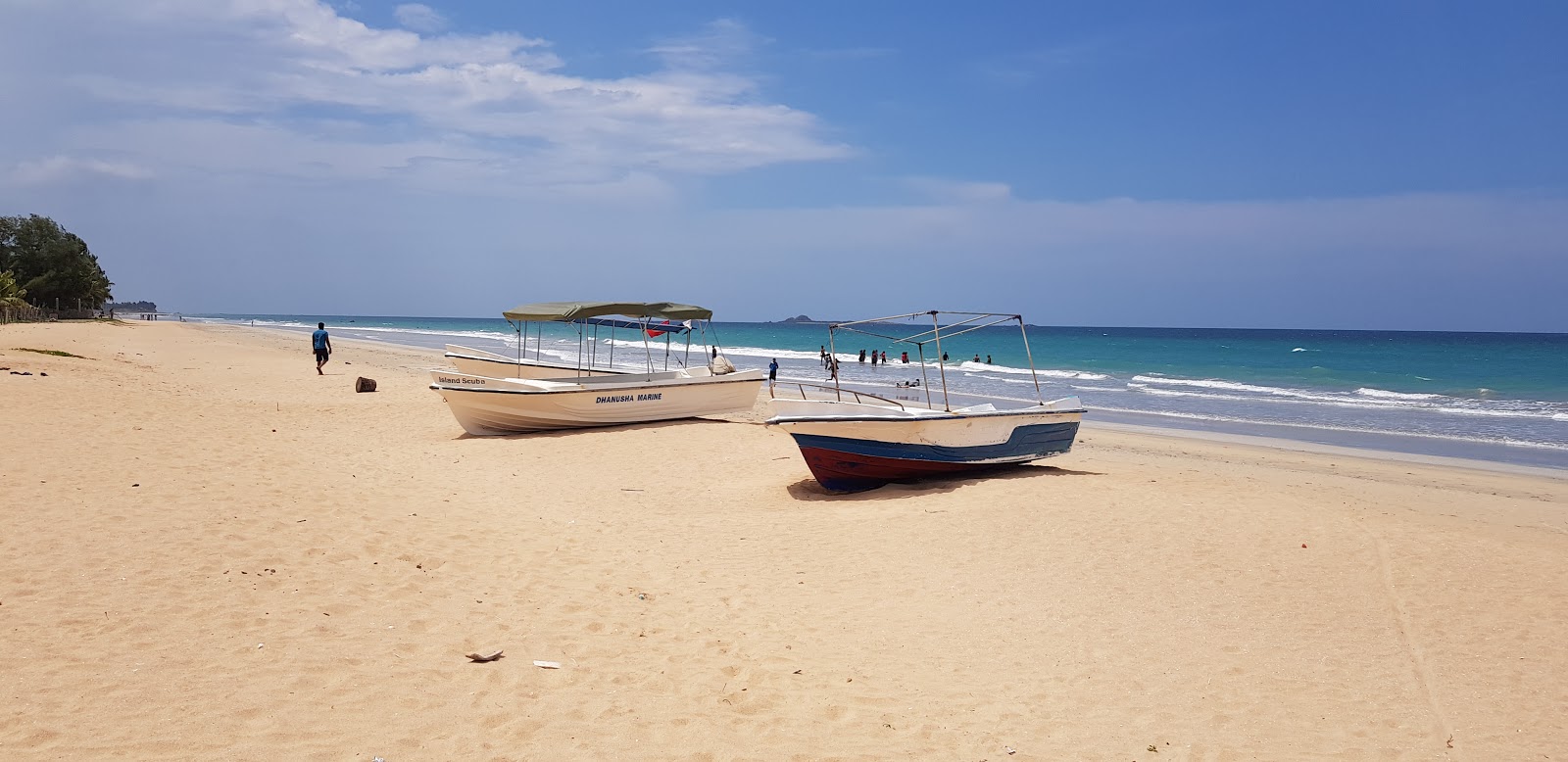 Photo de Nilaveli Beach zone des équipements