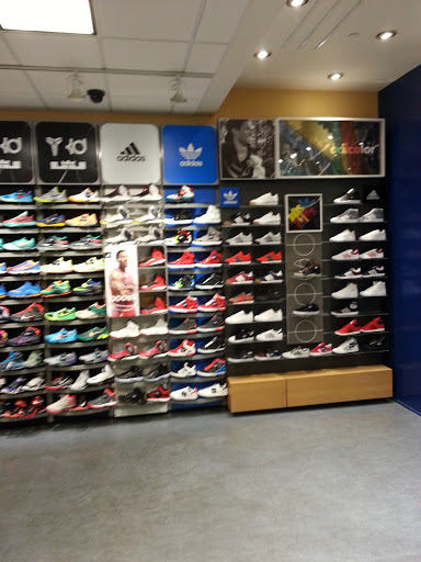 Shopping Mall «Eastland Center», reviews and photos, 18000 Vernier Rd, Harper Woods, MI 48225, USA