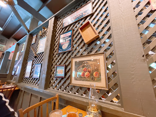American Restaurant «Cracker Barrel Old Country Store», reviews and photos, 5580 Windward Pkwy, Alpharetta, GA 30004, USA