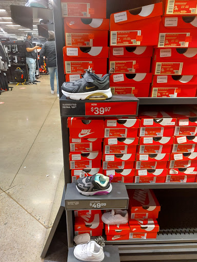 Clothing Store «Nike Factory Store», reviews and photos, 820 W Stacy Rd #356, Allen, TX 75013, USA
