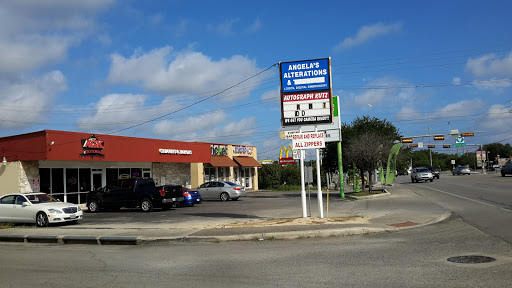 Barber Shop «Autograph Kutz Barber Shop», reviews and photos, 609 Pat Booker Rd, Universal City, TX 78148, USA