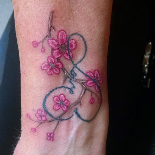 Tattoo Shop «Fine Line Tattoo & Piercing», reviews and photos, 2864 Ray Lawyer Dr, Placerville, CA 95667, USA