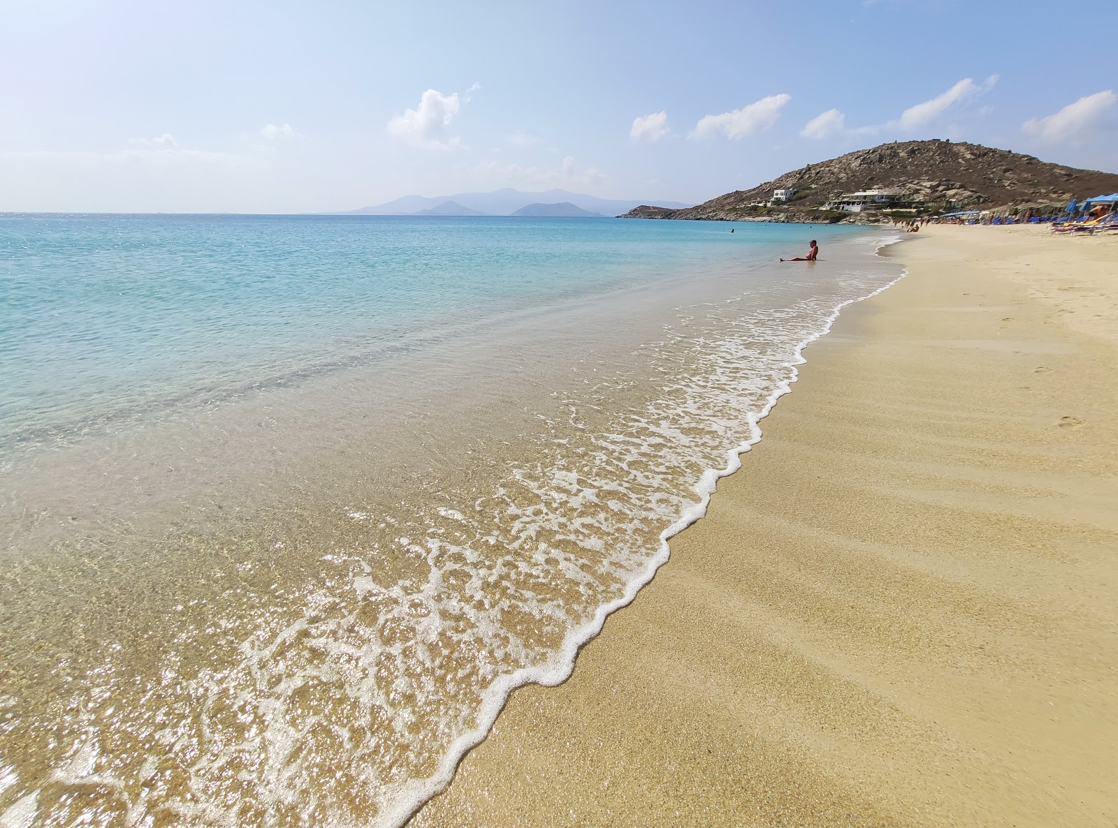 Foto di Spiaggia di Agios Prokopios con una superficie del sabbia fine e luminosa