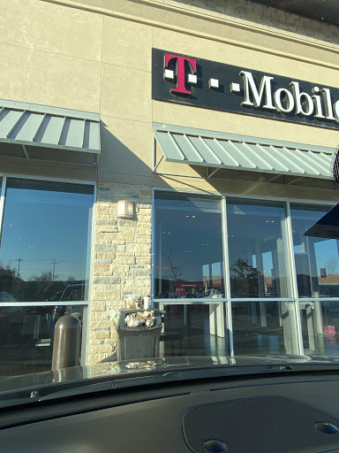 Cell Phone Store «T-Mobile», reviews and photos, 2501 W Airport Fwy #100, Irving, TX 75062, USA