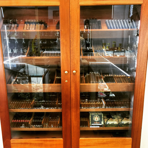 Tobacco Shop «Harbor Glass & Fine Tobacco», reviews and photos, 409 W Ehringhaus St, Elizabeth City, NC 27909, USA