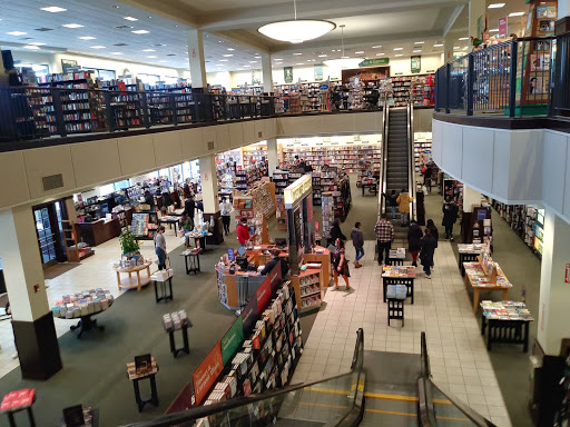 Book Store «Barnes & Noble», reviews and photos, 55 Parsonage Rd, Edison, NJ 08837, USA