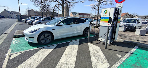 Borne de recharge de véhicules électriques RÉVÉO Charging Station Saint-Chély-d'Apcher