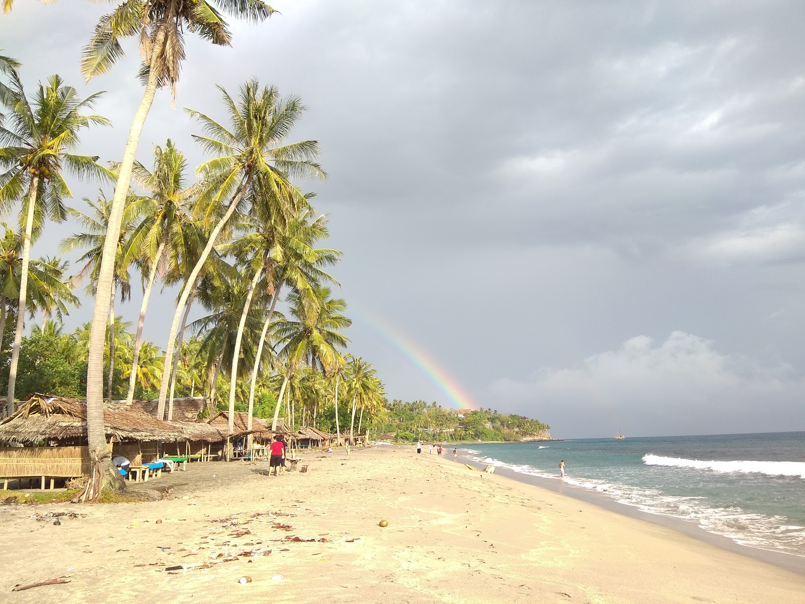 Foto von Kerandangan Beach mit sehr sauber Sauberkeitsgrad