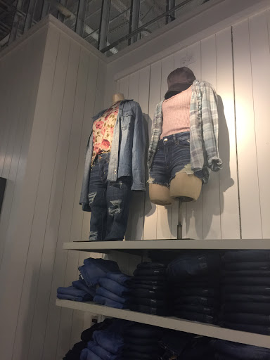 Clothing Store «AEO Factory Store», reviews and photos, 8200 Vineland Ave Suite 101, Orlando, FL 32821, USA