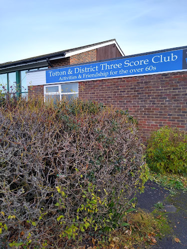 Totton & District Three Score Club - Pub