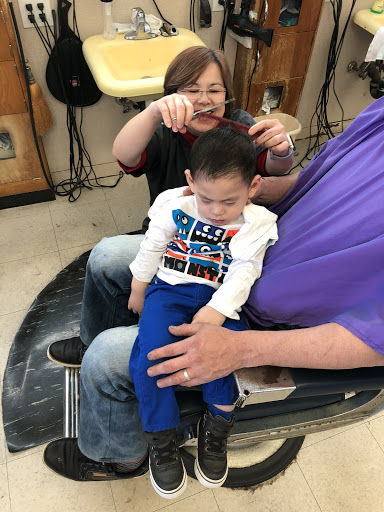 Barber Shop «M & T Barber Shop Inc», reviews and photos, 2713 Battleground Ave, Greensboro, NC 27408, USA