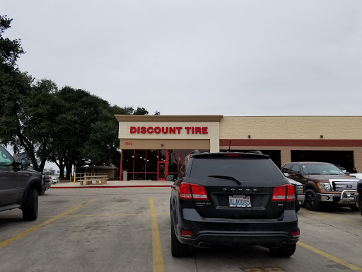 Tire Shop «Discount Tire Store - New Braunfels, TX», reviews and photos, 1312 Interstate 35 Frontage Rd, New Braunfels, TX 78130, USA