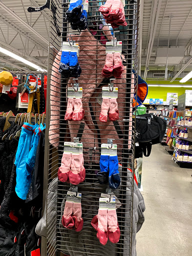 Pet Supply Store «Unleashed by Petco», reviews and photos, 81 7th Ave, Brooklyn, NY 11217, USA
