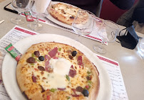 Pizza du Pizzeria RESTAURANT LE STROMBOLI -RESTAURANT-PIZZÉRIA BAPAUME ET ENVIRONS - n°2