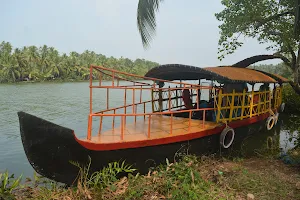 Mundro Boating. image