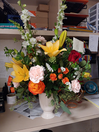 Wholesale Florist «Divine Floral & Gifts», reviews and photos, 1626 W Randol Mill Rd, Arlington, TX 76012, USA