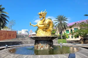 Hai Leng Ong Statue (Golden Dragon Monument) image