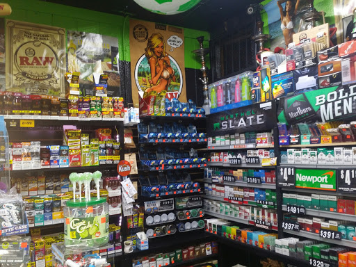 Tobacco Shop «The Hub Smoke Shop & Gifts», reviews and photos, 6410 N Oak Trafficway, Kansas City, MO 64118, USA