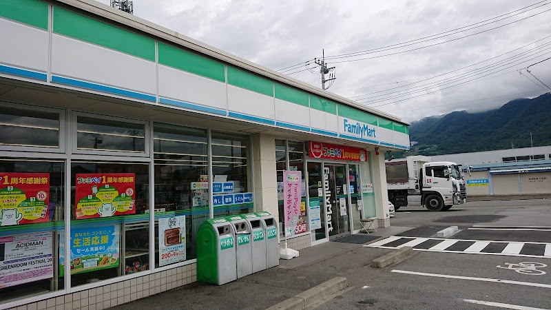 ファミリーマート 甲府向町店