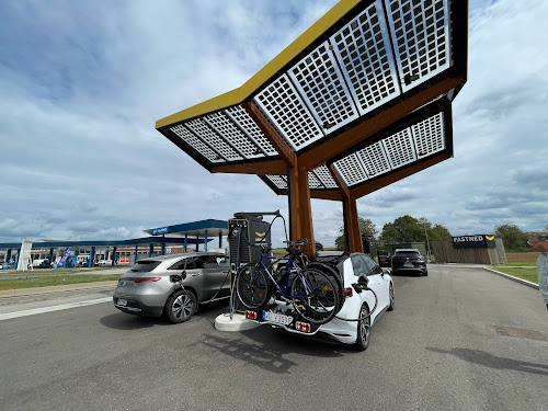 Borne de recharge de véhicules électriques Fastned Station de recharge Écot