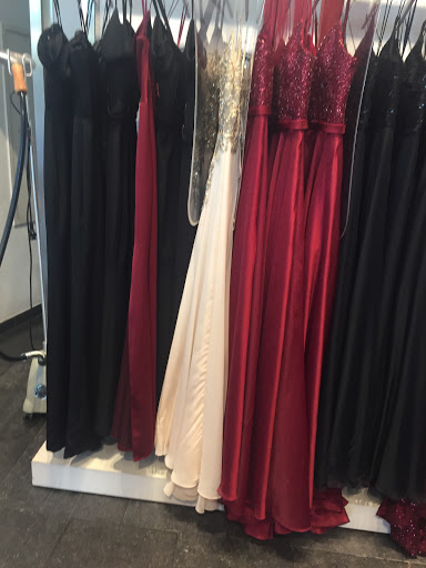 Stores to buy women's dresses Hannover