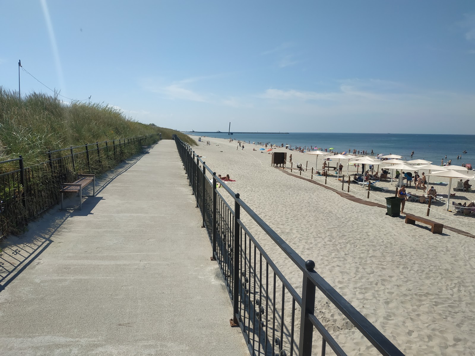 Foto von Gorodskoy plaj Baltiyska mit langer gerader strand