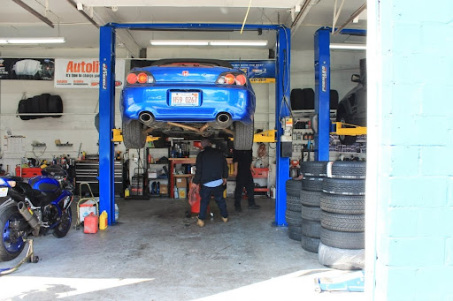 Auto Repair Shop «Stay On Auto Repair & Tires», reviews and photos, 1152 W 31st St, Chicago, IL 60608, USA