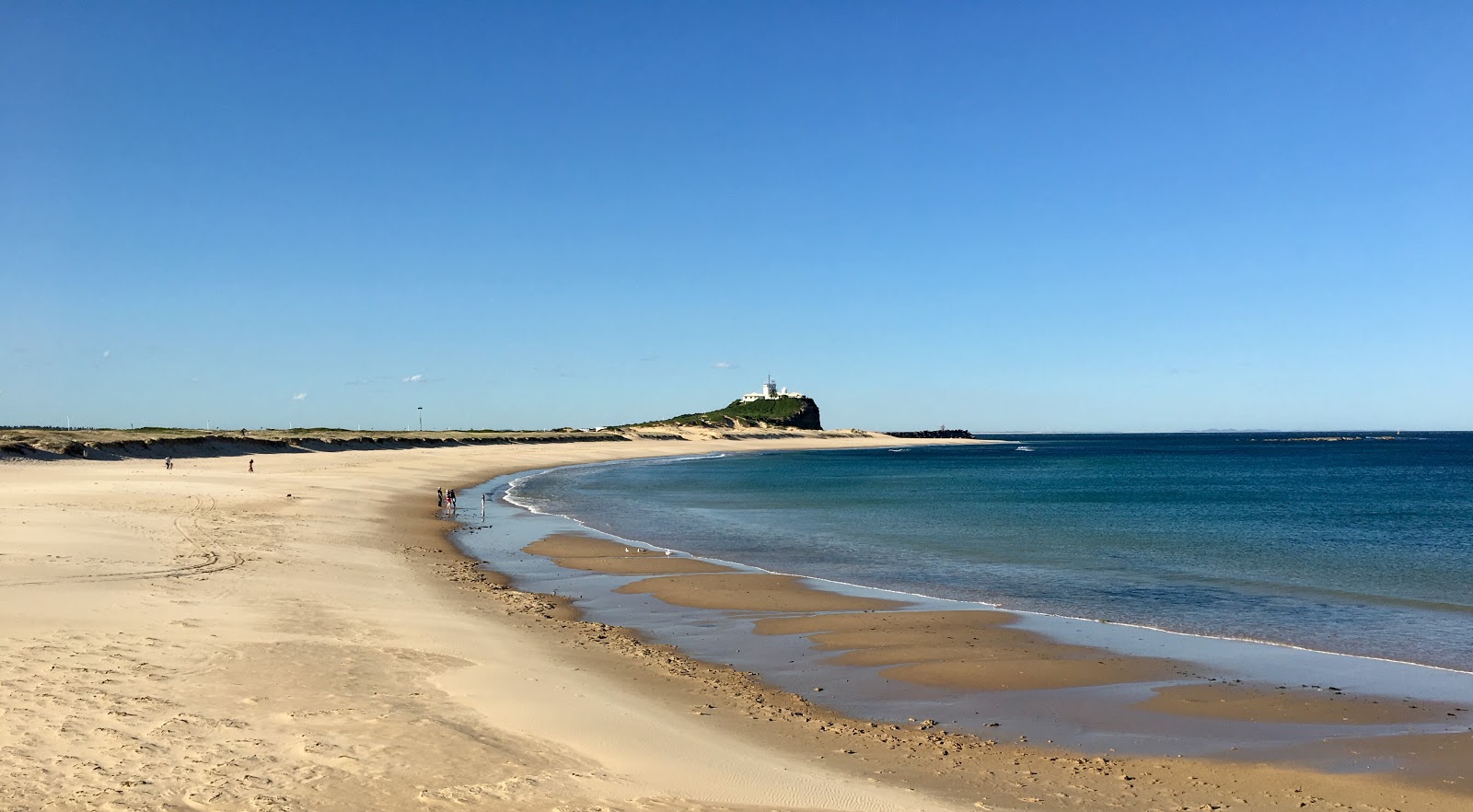 Φωτογραφία του Nobbys Beach - δημοφιλές μέρος μεταξύ λάτρεις της χαλάρωσης