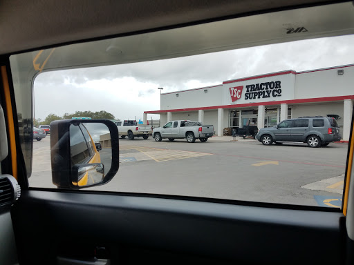 Home Improvement Store «Tractor Supply Co.», reviews and photos, 1715 W Oaklawn Rd a, Pleasanton, TX 78064, USA