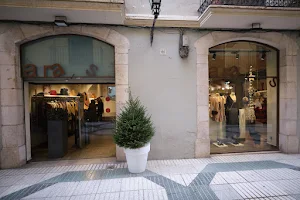 Aras Figueres - Tu tienda Multimarca - Multibrand Store image