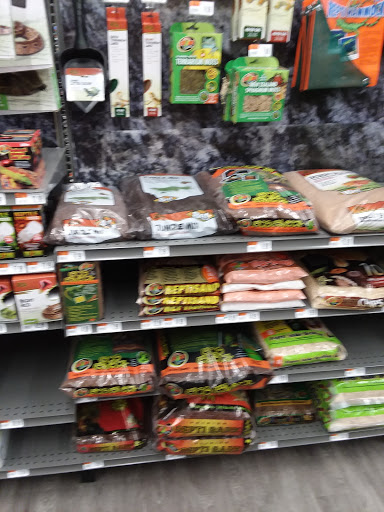 Pet Supply Store «Pet Supplies Plus», reviews and photos, 13360 W 87th St Pkwy, Lenexa, KS 66215, USA