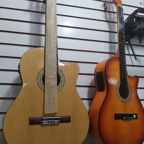 LIGHTMUSIC | Tienda de Instrumentos Musicales, Audio, Servicio Técnico - Tienda de instrumentos musicales
