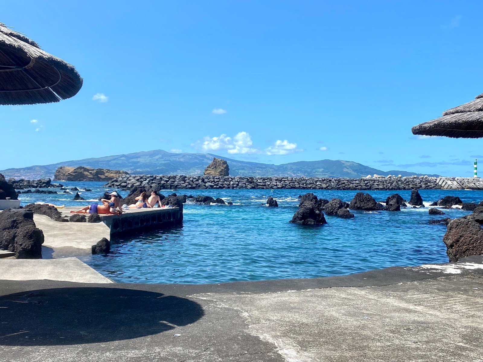 Foto de Piscina Municipal da Madalena com cobertura de concreto superfície