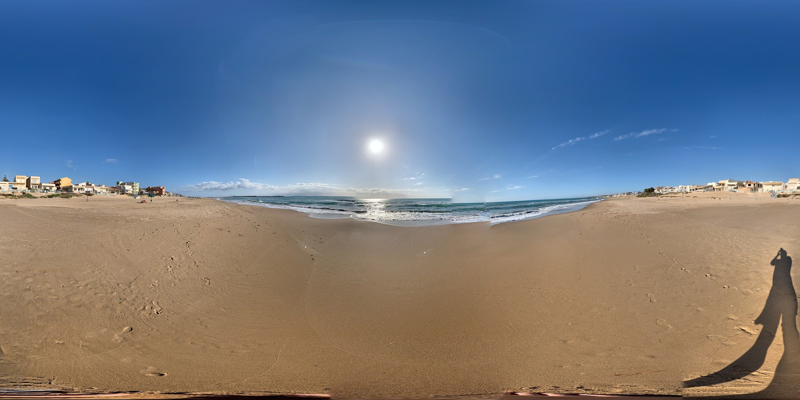 Foto di Spiaggia La Lanterna con spiaggia spaziosa