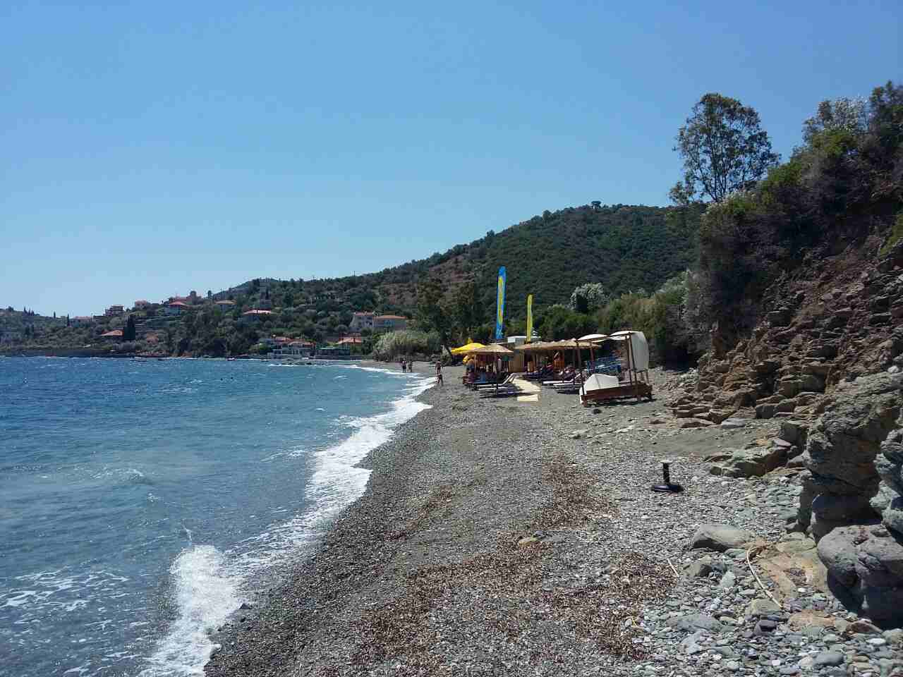 Foto af Kalo Livadi Beach med høj niveau af renlighed