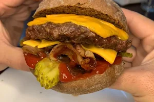 DUBE Burger image