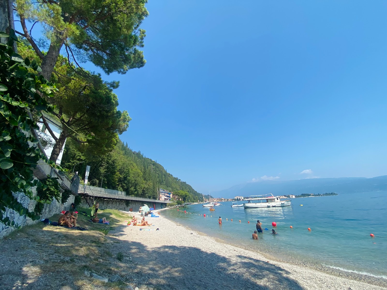 Valokuva Spiaggia Benellaista. osittain hotellialue