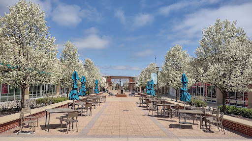 Department Store «Saks OFF 5TH», reviews and photos, 1650 Premium Outlet Blvd #1600, Aurora, IL 60502, USA