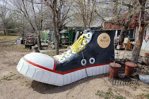 Quanah, Texas: Big Sneaker image